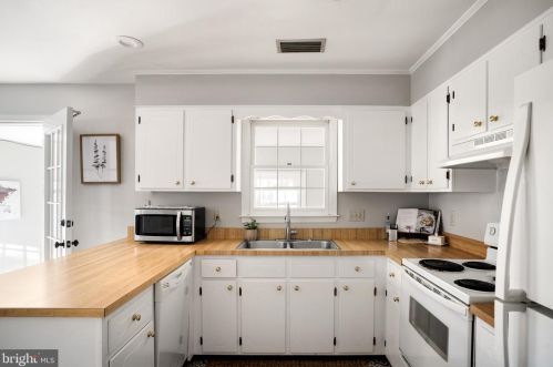 23 Berkeley Ct, Charles Town WV  25414-4221 exterior