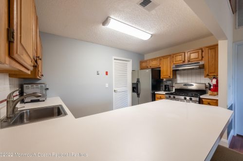 62 Des Moines Ct, Tinton Falls NJ 07712-3188 exterior