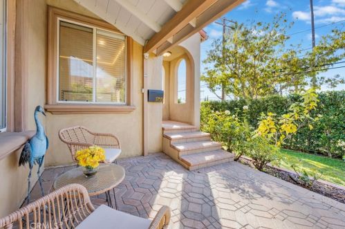 1755 Glenwood Rd, Glendale CA  91201-1543 exterior