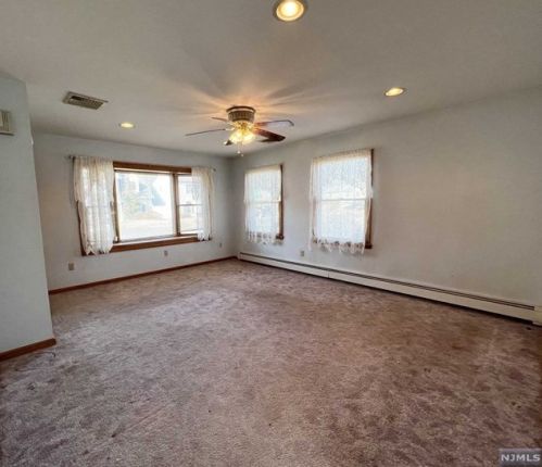 219 Howard Ave, Rochelle Park, NJ 07662-3509