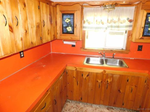 132 Apple Rd, Lewiston, ME 04240-1011