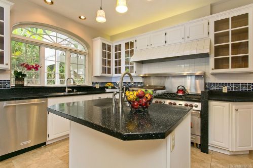 3236 Huelani Dr, Honolulu HI  96822-1233 exterior