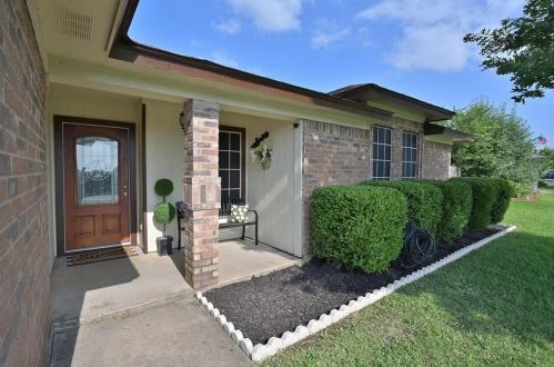 7636 Maplehill Rd, Fort Worth TX  76148-1672 exterior