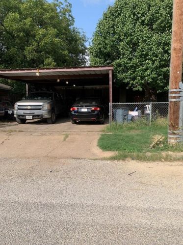 3502 25th St, Fort Worth, TX 76106-3351