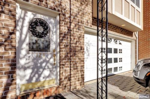 123 Stonegate Trl, Cresskill, NJ 07626-2431