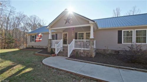 121 Cedar Bluff Trl, Devotion, NC 27017-8086
