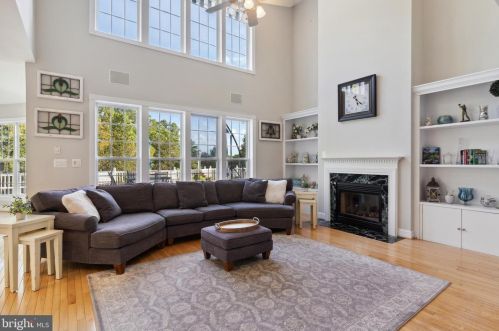 6052 Erinblair Loop, Haymarket, VA 20169-2612
