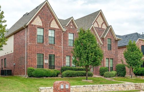 1505 Branch Hollow Dr, Carrollton TX  75007-1226 exterior