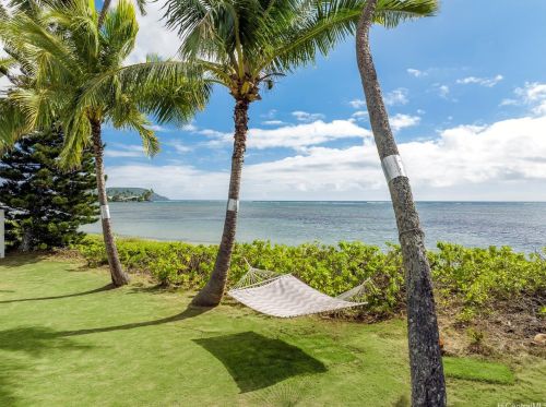 4921 Kalanianaole Hwy, Honolulu, HI 96821-1558