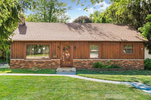 145 Fair St, Sycamore IL  60178-1645 exterior