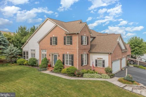 83 Weaver Ave, Ephrata, PA 17522-1377