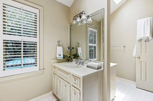 250 Cameron Ridge Dr, Atlanta GA  30328-4709 exterior