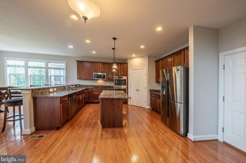 8712 Linton Hall Rd, Bristow, VA 20136-1014