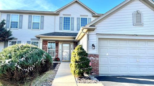 223 Honeysuckle St, Lemont, IL 60490-2051