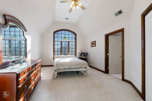 6972 Fieldstone Dr, Willowbrook IL  60527-6969 exterior