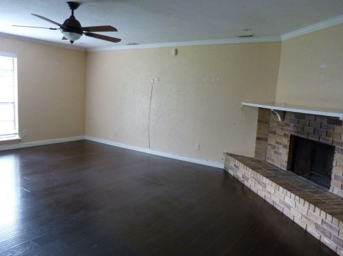 1609 Legend Dr, Garland TX  75040-8209 exterior