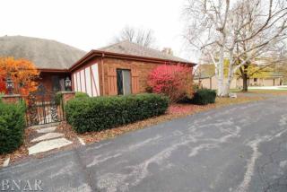8632 Oakmont Rd, Bloomington, IL 61705-9005