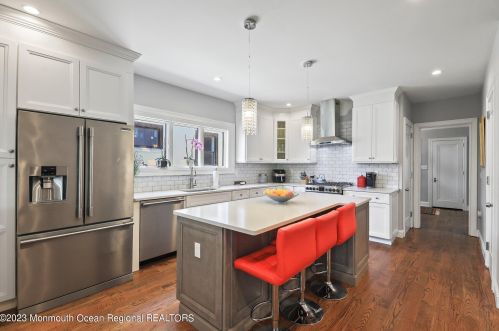 302 2nd Ave, Tinton Falls NJ  07712-6132 exterior