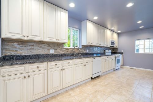 413 Grover St, Joliet, IL 60433-2211