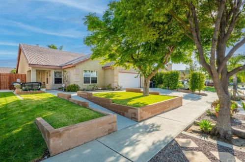 964 Riverview Dr, Redlands, CA 92374-1819