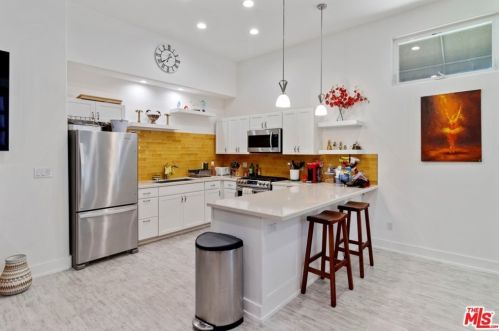 300 Inglewood Ave, Inglewood, CA 90301-2208