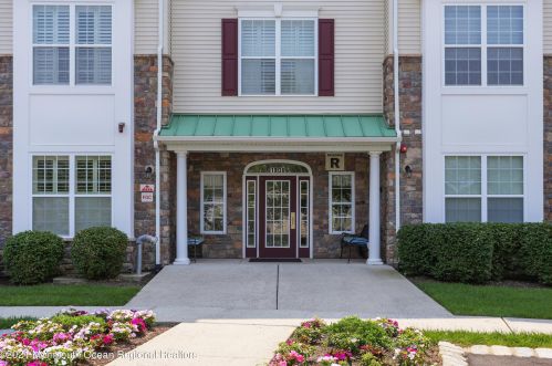 20 Azalea Dr, Old Bridge, NJ 08857-4413
