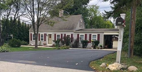 326 River Glen Ave, Elmhurst, IL 60126-2110