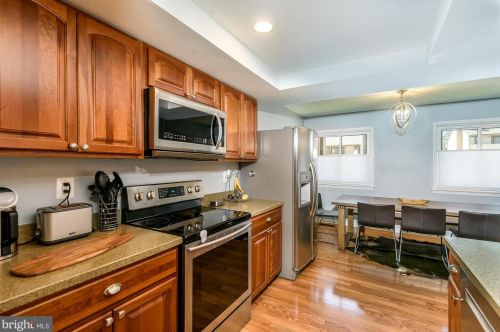 2217 Glencourse Ln, Herndon, VA 20191-1335