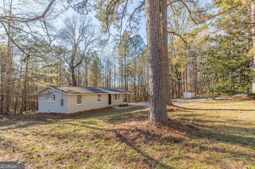 5820 Miles Rd, Atlanta GA  30349-1276 exterior