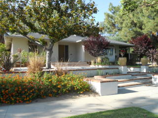 3885 Canfield Rd, Pasadena, CA 91107-2255
