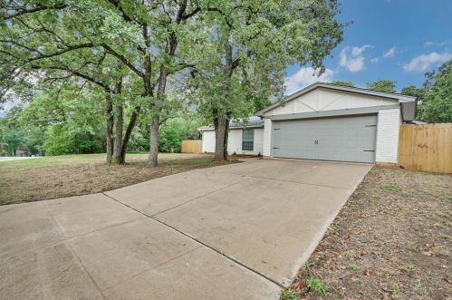 1124 Blue Carriage Ln, Fort Worth, TX 76120-3410