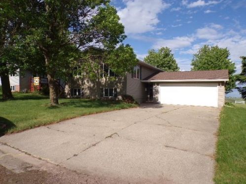 230 7th Ave, Truman, MN 56088-1104