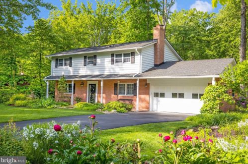 2416 Silver Fox Ln, Herndon, VA 20191-2629