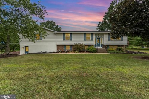 2011 Longs Gap Rd, Carlisle, PA 17013-8650