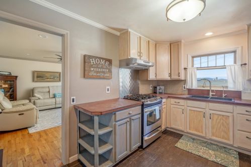 1466 Darwin St, Seaside CA  93955-5017 exterior