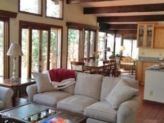 3 Dock Rd, Norwalk, CT 06854-4704