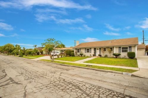 1551 Beacon Ave, Anaheim CA  92802-1313 exterior