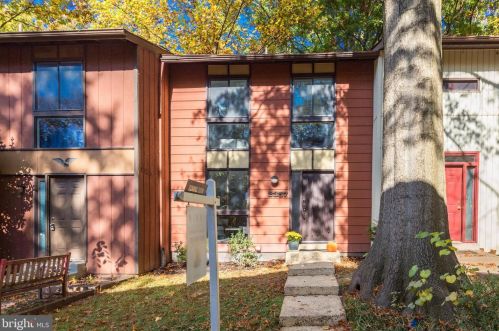 2337 Emerald Heights Ct, Herndon VA  20191-1749 exterior