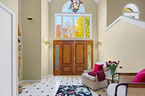 50 Inverness Ct, Cheshire, CT 06410-3547