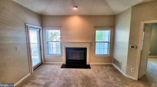 1724 Lake Shore Crest Dr, Herndon, VA 20190-3242