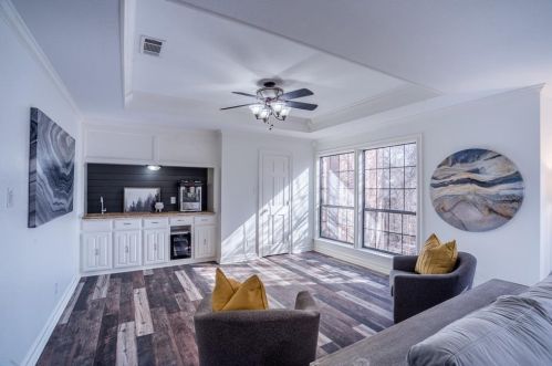 9630 Greenville Ave, Dallas TX 75243-6432 exterior