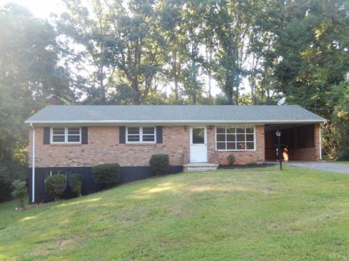 142 Independence Cir, Forest, VA 24551-3949
