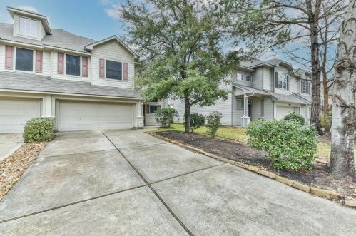2 Bellisima Ct, Conroe TX  77384-5021 exterior