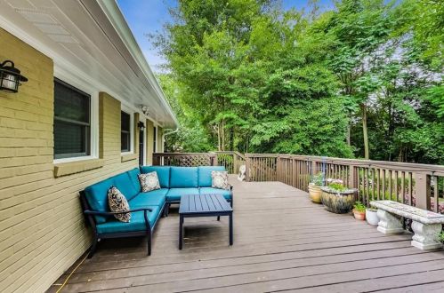 2452 Elizabeth Ann Ln, Atlanta GA  30324-3713 exterior