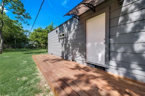 2735 Grafton Ave, Dallas TX  75211-5711 exterior