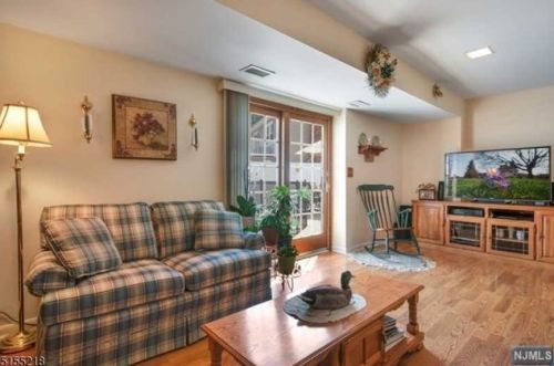 14 Crestmont Dr, Dover NJ  07801-1924 exterior