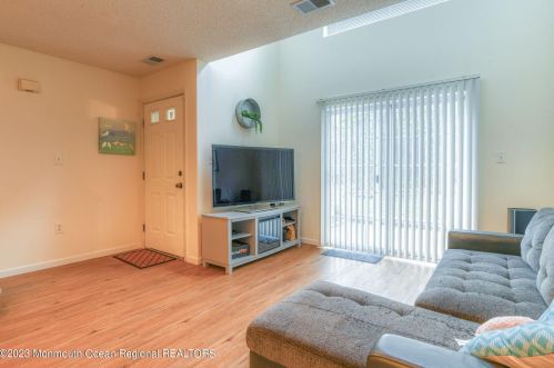 43 Phoenix Ct, Tinton Falls NJ  07712-7772 exterior