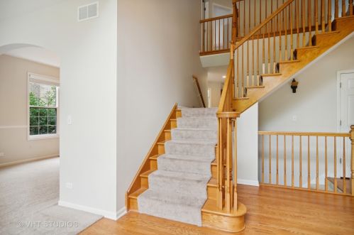 756 Rosiland Dr, Palatine, IL 60074-1039