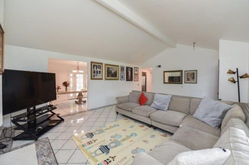 14285 Shadybrook Dr, Tustin, CA 92780-6345