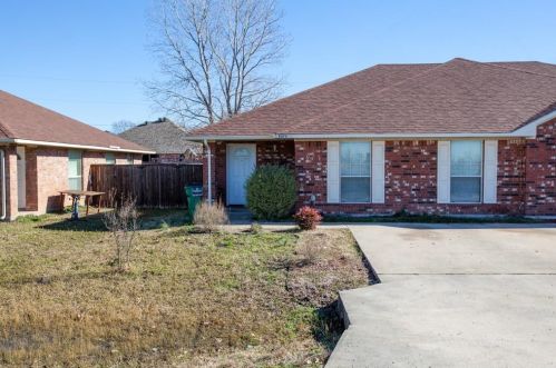 935 Farmington Rd, Dorchester, TX 75459-4567